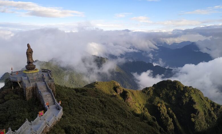 potret Gunung Fansipan di Sa Pa, Vietnam (Image by. unsplash.com:Remi Moebs)