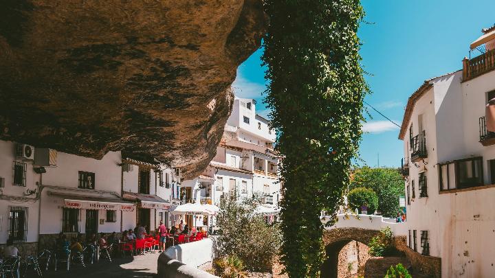 Setenil de las Bodegas. Unsplash.com:Rui Marinho