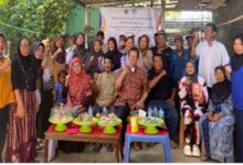 Foto bersama antara Mitra dan Tim Pengabdian UNHAS